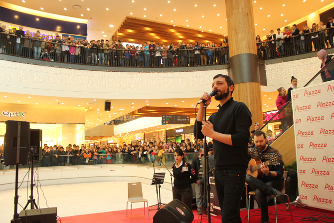 Mehmet Erdem, Kahramanmaraş Konserinde Sevenleriyle Buluştu