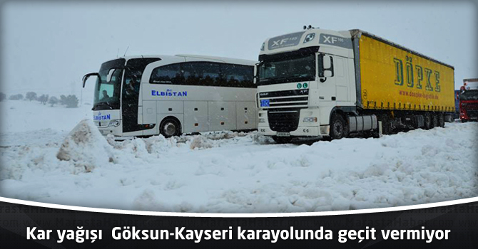 Kar yağışı Göksun-Kayseri karayolunda geçit vermiyor