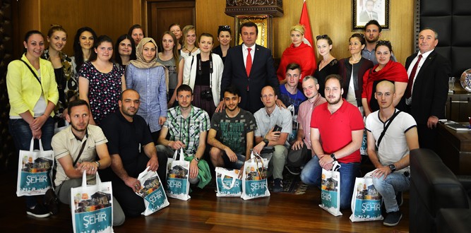 Başkan Erkoç Bulgar ve Litvanyalı Öğrencileri Kabul Etti