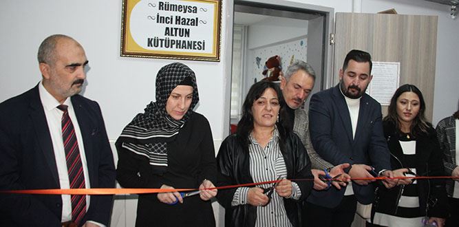 Depremde hayatını kaybeden eşi ve çocuğu adına Kahramanmaraş Suçatı İlkokulunda Kütüphane açtı.