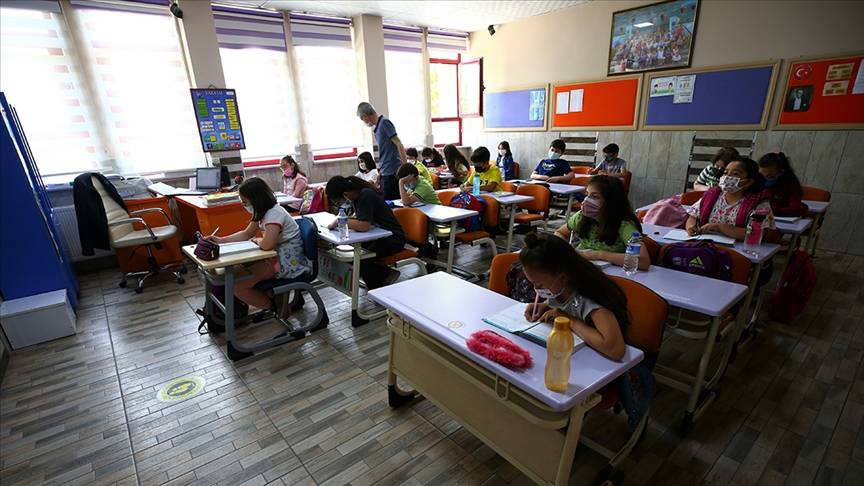 Okullarda Tek Tip Ayakkabı Giyilecek mi? İşte MEB’ten Son Dakika Açıklaması! 1