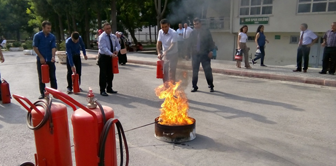 Yangın Tahliye Tatbikatı Gerçeğini Aratmadı