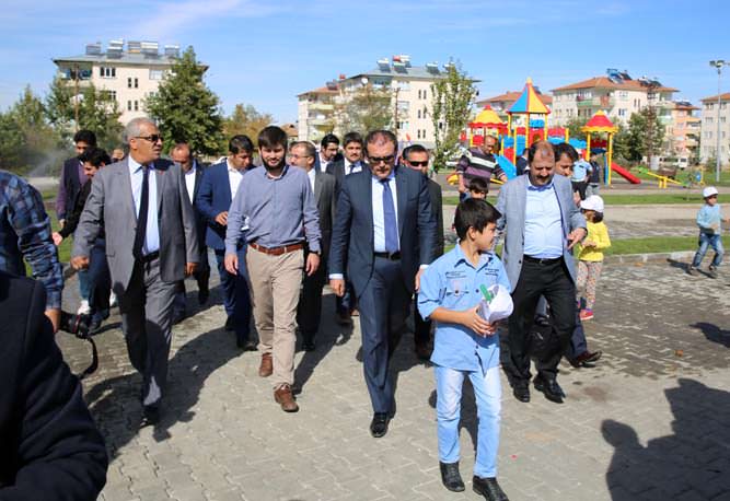 Mahir Ünal'dan Afşin Belediyesine Övgü