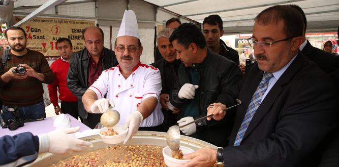 Afşin Belediyesinin  Vatandaşlara Aşure İkramı