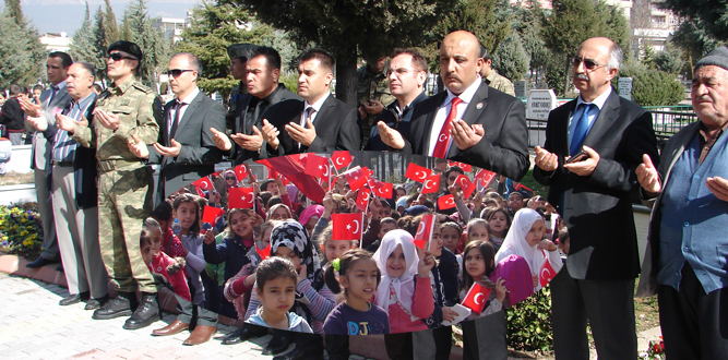 400 Öğrencimizle Şehitlerimizi Ziyarete Gittik