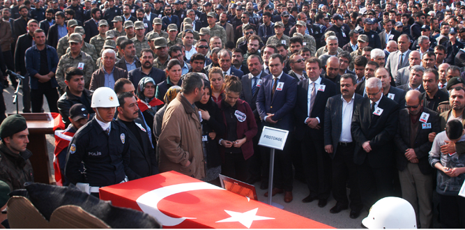 “Ağlayıp Şerefsizleri Güldürmeyin”