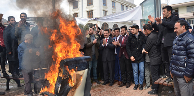 Koltuk Yaktı Yolları Süpürdü