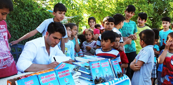 Afşinli Yazar Candemir, İmza gününü doğduğu köyde yaptı!