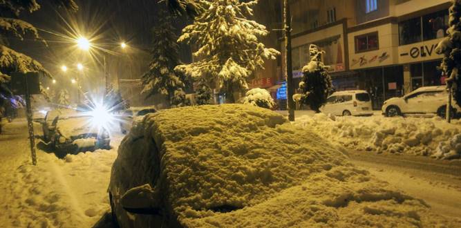 Kar Yağışı Göksun'da Hayatı Etkiliyor