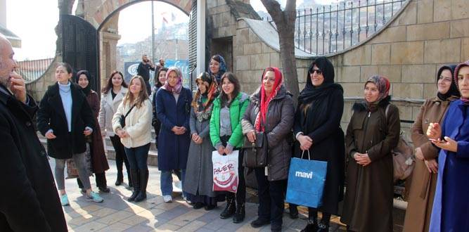 Aday Öğretmenleri Pazartesi Grubu Ulu Camii Ve Yum Baba Türbesinde…