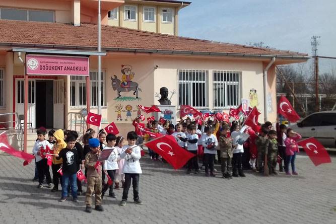 Anaokulu Öğrencilerinden "Vatanseverlik" Yürüyüşü