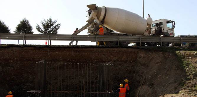 Büyükşehir Üst Geçit Yapıyor