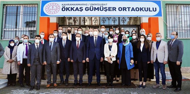 Millî Eğitim Bakanı Selçuk, Ökkaş Gümüşer Ortaokulunu ziyaret etti