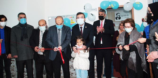 Onikişubat Maarif Anadolu Lisesi'nde "MAARİF DOSTHANESİ" açıldı.