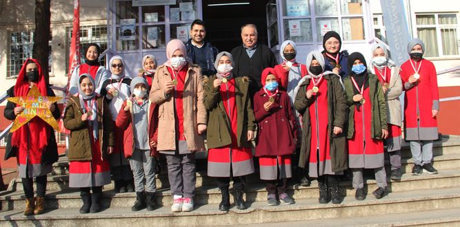 Başarılı öğrenciler ödüllendirildi