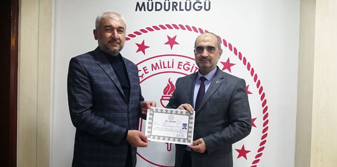 Başarılı Okul Müdürüne Ödül