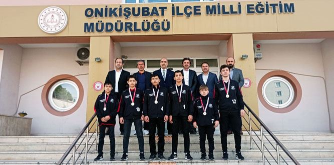 Şampiyon Sporculardan İlçe Milli Eğitim Müdürüne Ziyaret