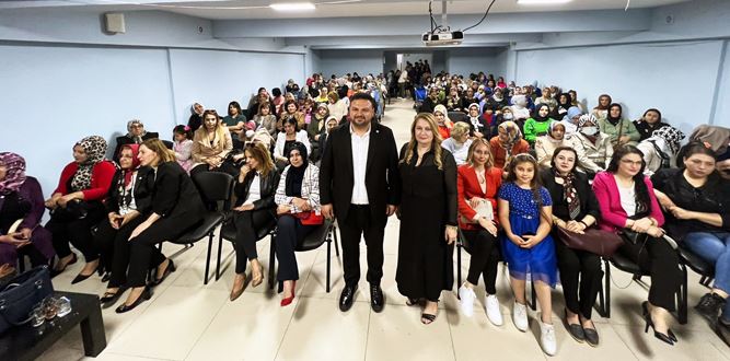 İYİ Parti de kadınlarla kaynaşma,tanışma çay toplantısı