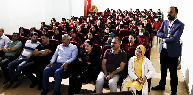 Nezihe Öksüz Mesleki ve Teknik Anadolu Lisesinde Kariyer Günü