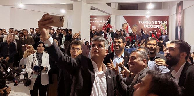 Yeniden Refah Partisi’nden miting gibi toplantı