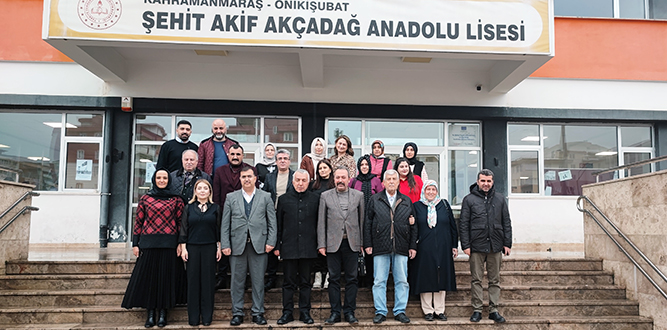 Şehit Akif Akçadağ Anadolu Lisesi'nde şehitler için aşure dağıtıldı