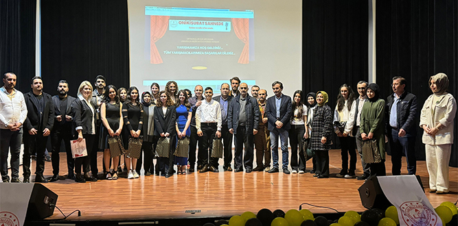 "Onikişubat Sahnede yarışması finali"nde Aziz Sancar Anadolu Lisesi rüzgarı esti.