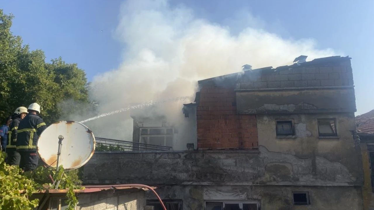 Kahramanmaraş'ta Metruk Binada Yangın Çıktı