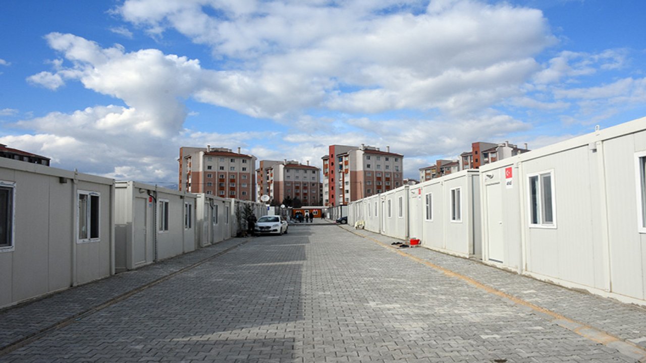 Adıyaman'daki Konteyner Kentte Yangın Çıktı