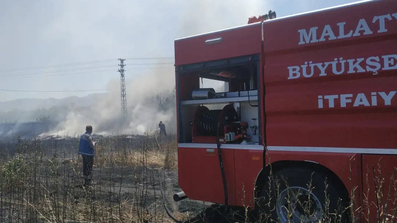 Malatya'da Bir Otomobil Alev Topuna Döndü