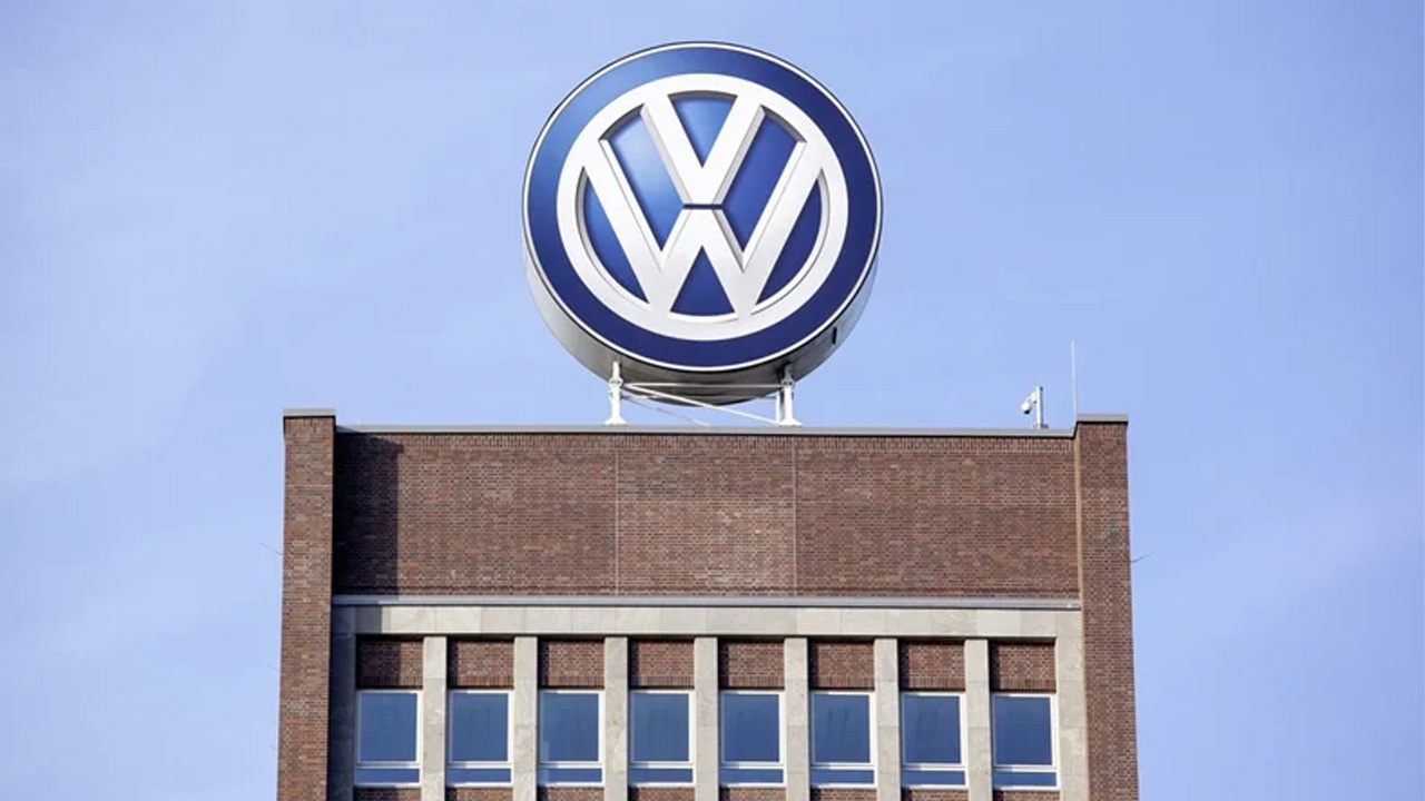 Volkswagen Fabrikalarını Kapatıyor! Otomobil Dünyası Şokta!