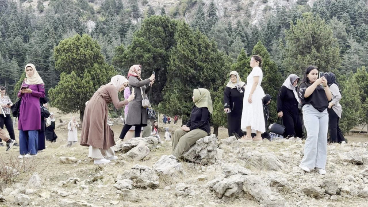 Kadınlarla Baş Başa Doğa Gezileri’nde Başkonuş Yaylası Gezildi