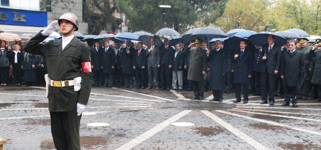 Ölümünün 74. yıl dönümünde Mustafa Kemal Atatürk anıldı