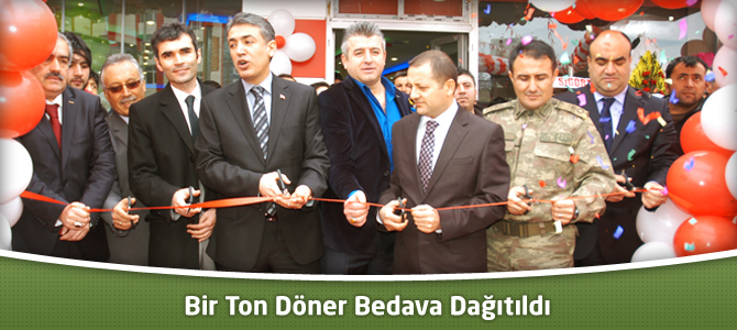 Bir Ton Döner Bedava Dağıtıldı