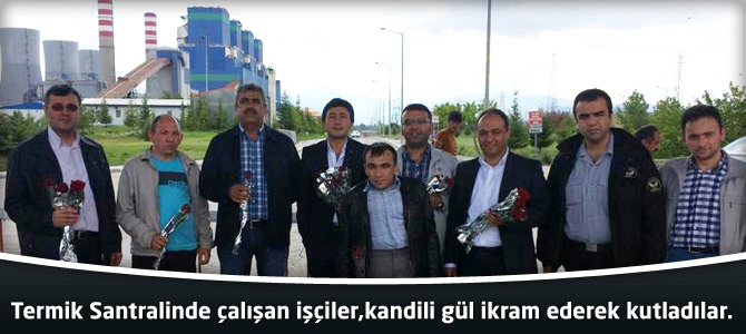 Termik Santralinde işçiler, kandili gül ikram ederek kutladılar.