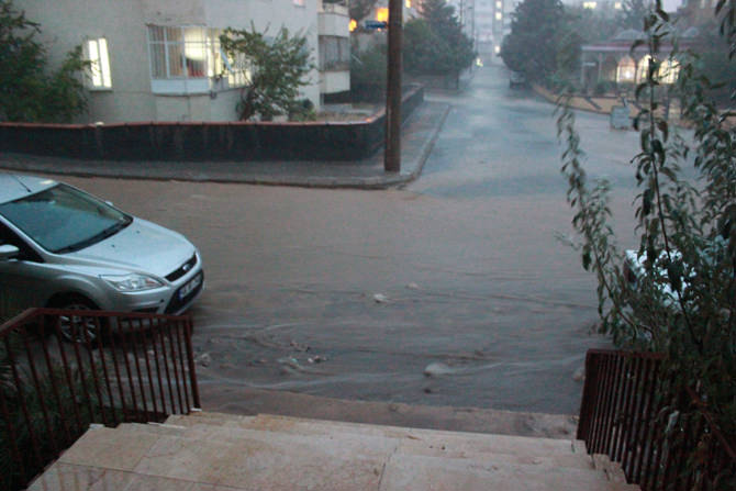 Kahramanmaraş Sağanak Yağış Sonucu Sele Teslim Oldu ! Foto-Video Galeri