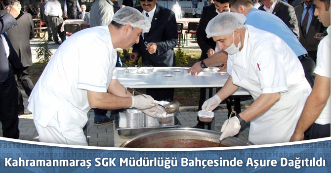 Kahramanmaraş SGK Müdürlüğü Bahçesinde Aşure Dağıtıldı