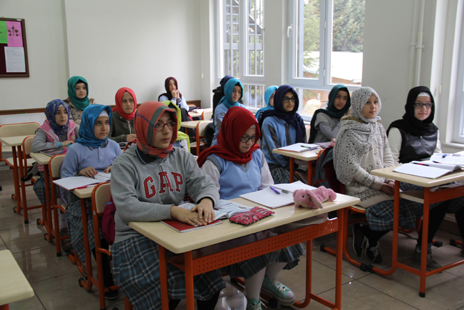 Kahramanmaraş’ta Öğrencilere Kur’an-ı Kerim Dağıtıldı