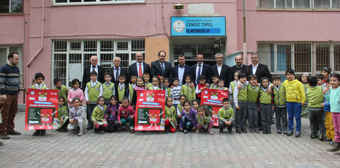 Pazarcık Cengiz Topel İlkokulunda Harçlıklar Kitap İçin