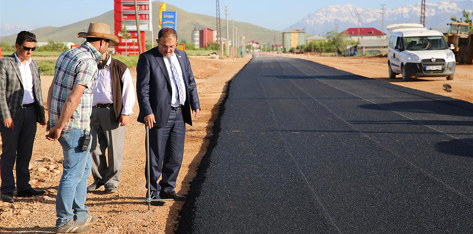 Kırmızı Kodlu Yol Sıcak Asfalt Kaplaması Tamamlanıyor