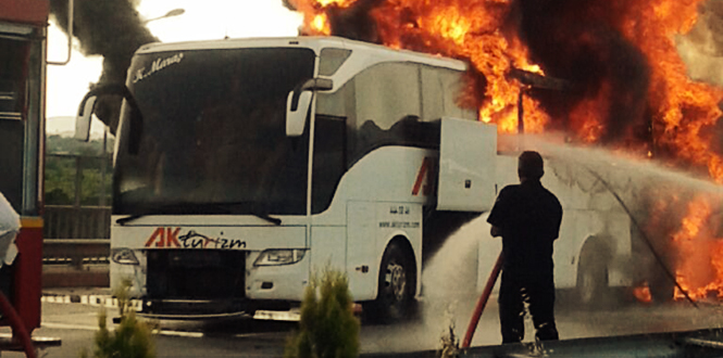 Bursa'dan Kahramanmaraş'a Gelen Otobüste Yangın : 1 Ölü 26 Yaralı!