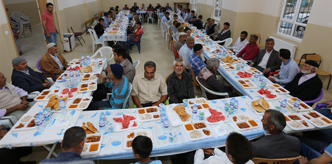 Afşin Belediyesi Nadır Mahalle Sakinleri İle İftarda Bir Araya Geldi