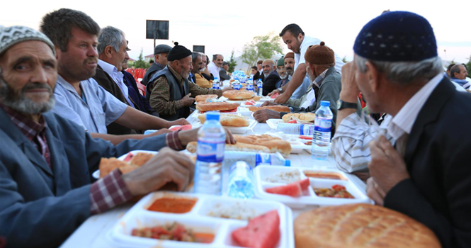 Afşin Belediyesi Mahalle İftarlarında Sevin Grubu ile Buluştu