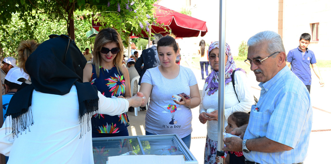 KSÜ'de Öğrencileri "Dondurmayla"karşılandı