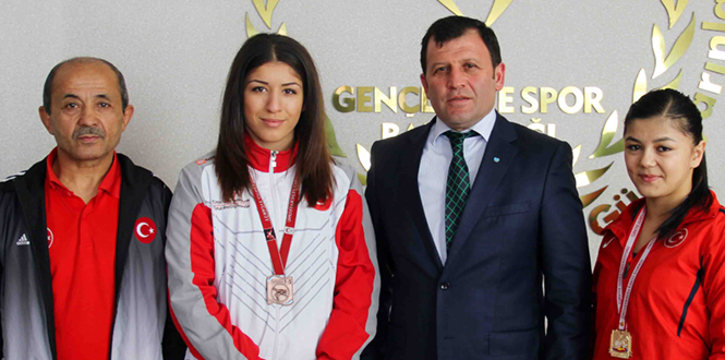 Kahramanmaraşlı Bayan Güreşçilerden Türkiye Şampiyonası’nda İkincilik