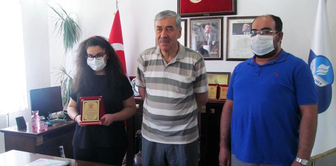 Özel Yıldız LGS Türkiye Birincisi Öğrencisini Ödüllendirdi
