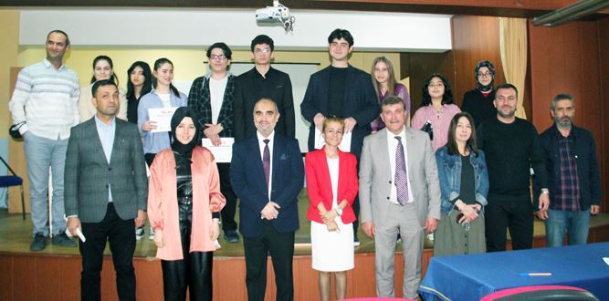 Gülizar Şamil Aktaş Anadolu Lisesinde “Talks” yarışması yapıldı.