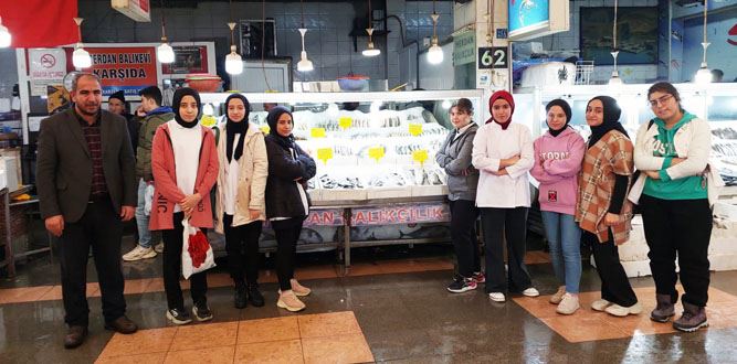 Mesleki ve Teknik Anadolu Lisesi öğrencileri balık pazarında