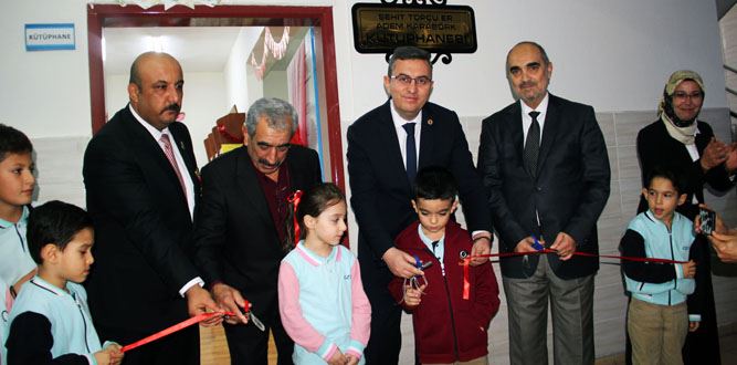 Cahit Zarifoğlu İlkokulunda “Şehit Adem Karabörk” kütüphanesinin açılışı yapıldı.